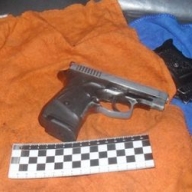 В Киеве двое вооруженных иностранцев ограбили мужчину В Киеве двое вооруженных иностранцев ограбили мужчину