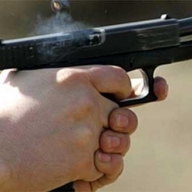 У Бродах на вулиці поліцейські виявили озброєного чоловіка У Бродах на вулиці поліцейські виявили озброєного чоловіка
