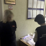 У Львові на хабарі затримали двох посадовців(ФОТО) У Львові на хабарі затримали двох посадовців(ФОТО)