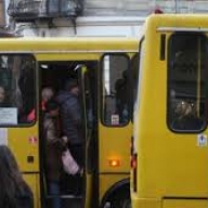 На Стрийщині водій маршрутки під час висадки пасажирів травмував підлітка На Стрийщині водій маршрутки під час висадки пасажирів травмував підлітка