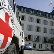 Красный Крест доставил на Донбасс 13 грузовиков с гумпомощью Красный Крест доставил на Донбасс 13 грузовиков с гумпомощью