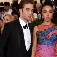 ������ ��������� � FKA Twigs ��������� � �������