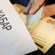 У Червонограді місцевий мешканець намагався дати хабар поліцейському У Червонограді місцевий мешканець намагався дати хабар поліцейському