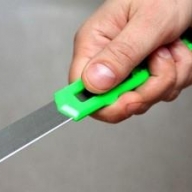 У Львові зловмисник поранив чоловіка у шию канцелярським ножем У Львові зловмисник поранив чоловіка у шию канцелярським ножем