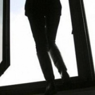 У Львові дівчинка підліток випала з вікна квартири У Львові дівчинка підліток випала з вікна квартири