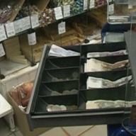 У Львові чоловік побив продавця та виніс касу У Львові чоловік побив продавця та виніс касу