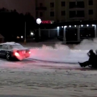 У Львові дівчина, катаючись на санках, потрапила під колеса автомобіля У Львові дівчина, катаючись на санках, потрапила під колеса автомобіля