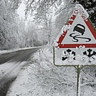 Водіїв Львівщини попереджають про ожеледицю Водіїв Львівщини попереджають про ожеледицю