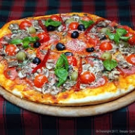 У Львові місцеві мешканці опинились у лікарні після відвідування піцерії У Львові місцеві мешканці опинились у лікарні після відвідування піцерії