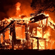 У Кам'янка-Бузькому районі вогонь знищив дерев'яний будинок У Кам'янка-Бузькому районі вогонь знищив дерев'яний будинок