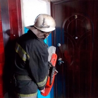 У Львові рятувальники відкрили двері житла, у якому загинув власник. У Львові рятувальники відкрили двері житла, у якому загинув власник.