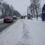 У місті Городок «БМВ» в'їхало в зупинку громадського транспорту(ФОТО) У місті Городок «БМВ» в'їхало в зупинку громадського транспорту(ФОТО)