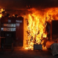 У Львові внаслідок пожежи у будинку рятувальники вивели 18 людей У Львові внаслідок пожежи у будинку рятувальники вивели 18 людей