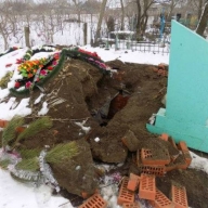 В Городку зловмисники пошкодили пам’ятники на кладовищі В Городку зловмисники пошкодили пам’ятники на кладовищі