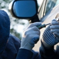 У Львові спіймали чоловіка, який обкрадав автівки У Львові спіймали чоловіка, який обкрадав автівки