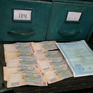 На Львівщині на хабарі спіймали працівника ДМС(ФОТО) На Львівщині на хабарі спіймали працівника ДМС(ФОТО)