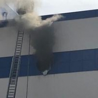 В Москве горит торговый центр: эвакуировали уже 300 человек В Москве горит торговый центр: эвакуировали уже 300 человек