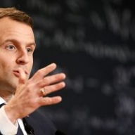 Во Франции уволят треть депутатов Во Франции уволят треть депутатов