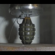 На Львівському приміському залізничному вокзалі поліцейські виявили у чоловіка гранату На Львівському приміському залізничному вокзалі поліцейські виявили у чоловіка гранату