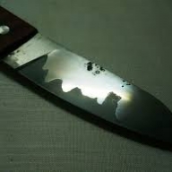 У Золочеві під час сварки чоловік наніс ножові поранення своєму родичу У Золочеві під час сварки чоловік наніс ножові поранення своєму родичу