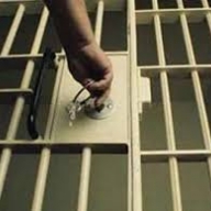 Львів’янина, який наніс тяжкі тілесні ушкодження рідній матері, триматимуть під вартою Львів’янина, який наніс тяжкі тілесні ушкодження рідній матері, триматимуть під вартою