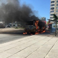 У Львові на кінцевій загорілась маршрутка(ФОТО) У Львові на кінцевій загорілась маршрутка(ФОТО)