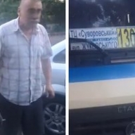 В Одессе маршрутчик с молотком набросился на водителей В Одессе маршрутчик с молотком набросился на водителей