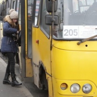 Под Харьковом люди оказались заложниками конфликта маршрутчиков Под Харьковом люди оказались заложниками конфликта маршрутчиков