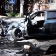 Масштабное ДТП в центре Мариуполя: легковушка полностью сгорела Масштабное ДТП в центре Мариуполя: легковушка полностью сгорела