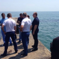 На одесском пляже нашли утопленника, на нем была сумка с камнями На одесском пляже нашли утопленника, на нем была сумка с камнями