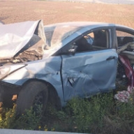 Легковушка врезалась в отбойник на трассе Легковушка врезалась в отбойник на трассе