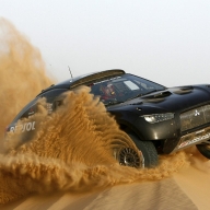 На авторалли в Румынии автомобиль въехал в толпу зрителей, есть пострадавшие На авторалли в Румынии автомобиль въехал в толпу зрителей, есть пострадавшие