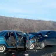 В Полтавской области произошло лобовое столкновение легковушек: один человек погиб, семеро травмированы В Полтавской области произошло лобовое столкновение легковушек: один человек погиб, семеро травмированы