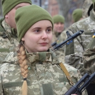 В Мариуполе бойцы территориальной обороны приняли присягу В Мариуполе бойцы территориальной обороны приняли присягу