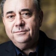 Бывшего главу правительства Шотландии обвинили в попытке изнасилования Бывшего главу правительства Шотландии обвинили в попытке изнасилования