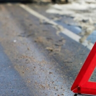 Пьяный одессит на автомобиле слетел с автодороги под поезд Пьяный одессит на автомобиле слетел с автодороги под поезд