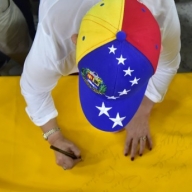 ООН призвала Мадуро не применять оружие против демонстрантов ООН призвала Мадуро не применять оружие против демонстрантов