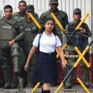 Более 500 военных в Венесуэле перешли на сторону Хуана Гуайдо Более 500 военных в Венесуэле перешли на сторону Хуана Гуайдо