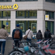 Два крупнейших банка Германии объявили о планах слияния Два крупнейших банка Германии объявили о планах слияния