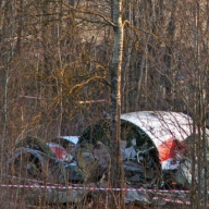 Россия согласилась открыть Польше доступ к фрагментам самолета Качиньского Россия согласилась открыть Польше доступ к фрагментам самолета Качиньского