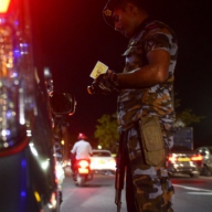 На Шри-Ланке ввели комендантский час На Шри-Ланке ввели комендантский час