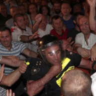 В столкновениях в Тбилиси есть первые пострадавшие В столкновениях в Тбилиси есть первые пострадавшие