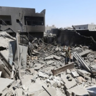 По центру содержания мигрантов в Ливии нанесли авиаудар, погибли десятки человек По центру содержания мигрантов в Ливии нанесли авиаудар, погибли десятки человек