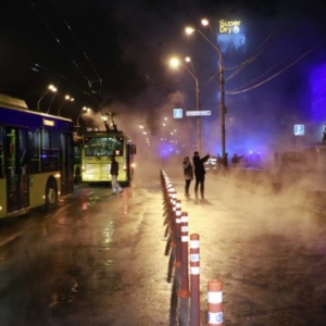 В Киеве власти компенсируют убытки водителям, чьи авто пострадали возле Ocean Plaza В Киеве власти компенсируют убытки водителям, чьи авто пострадали возле Ocean Plaza