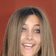 Дочь Джексона порезала вены, не попав на концерт Мэнсона Дочь Джексона порезала вены, не попав на концерт Мэнсона