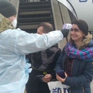 Эпидемия коронавируса: в аэропортах Киева почти не проверяют пассажиров, которые прилетают из Эпидемия коронавируса: в аэропортах Киева почти не проверяют пассажиров, которые прилетают из