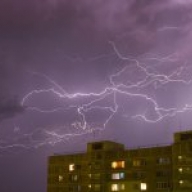 Штормове попередження у Житомирській області: грози, град і шквали Штормове попередження у Житомирській області: грози, град і шквали