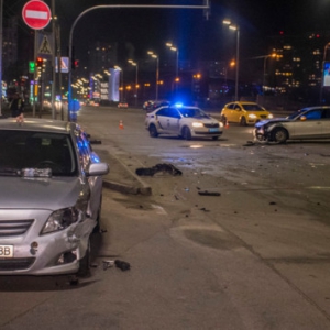 В Киеве на Днепровской набережной произошло ДТП: есть пострадавшие В Киеве на Днепровской набережной произошло ДТП: есть пострадавшие