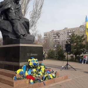 В Мариуполе состоялся митинг ко дню рождения Тараса Шевченко В Мариуполе состоялся митинг ко дню рождения Тараса Шевченко