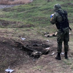 Один погиб и восемь раненных: появились фото с места разрыва миномета ВСУ Один погиб и восемь раненных: появились фото с места разрыва миномета ВСУ